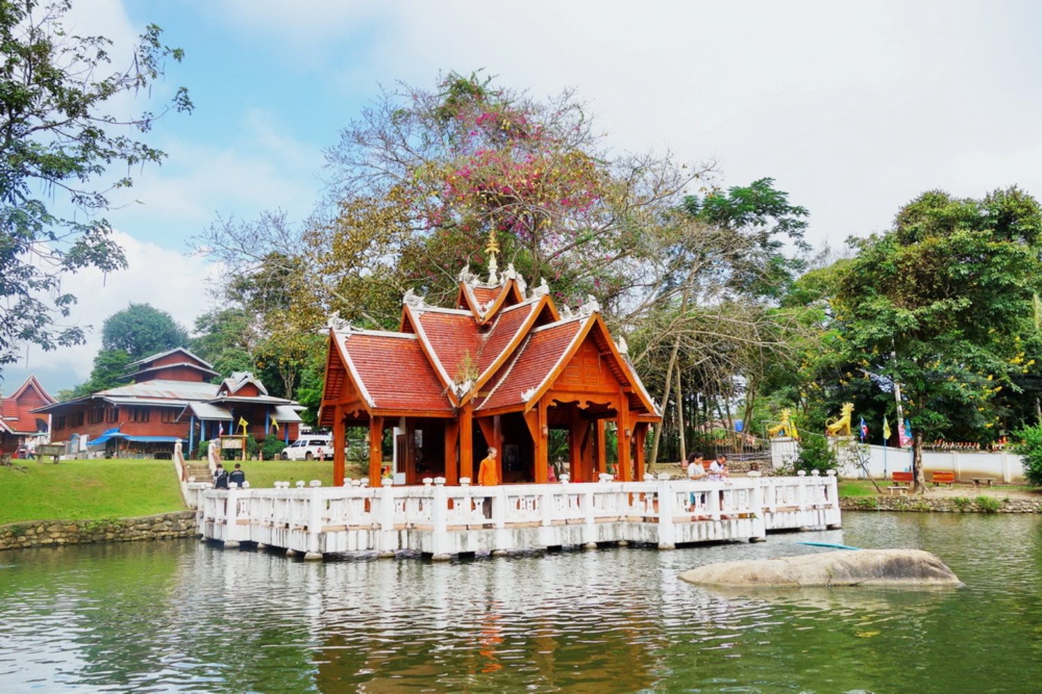 5 Nam Hu Temple