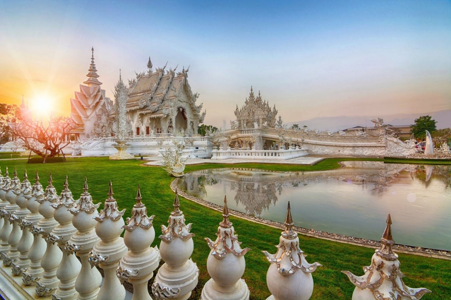 Wat Rong Khun Display