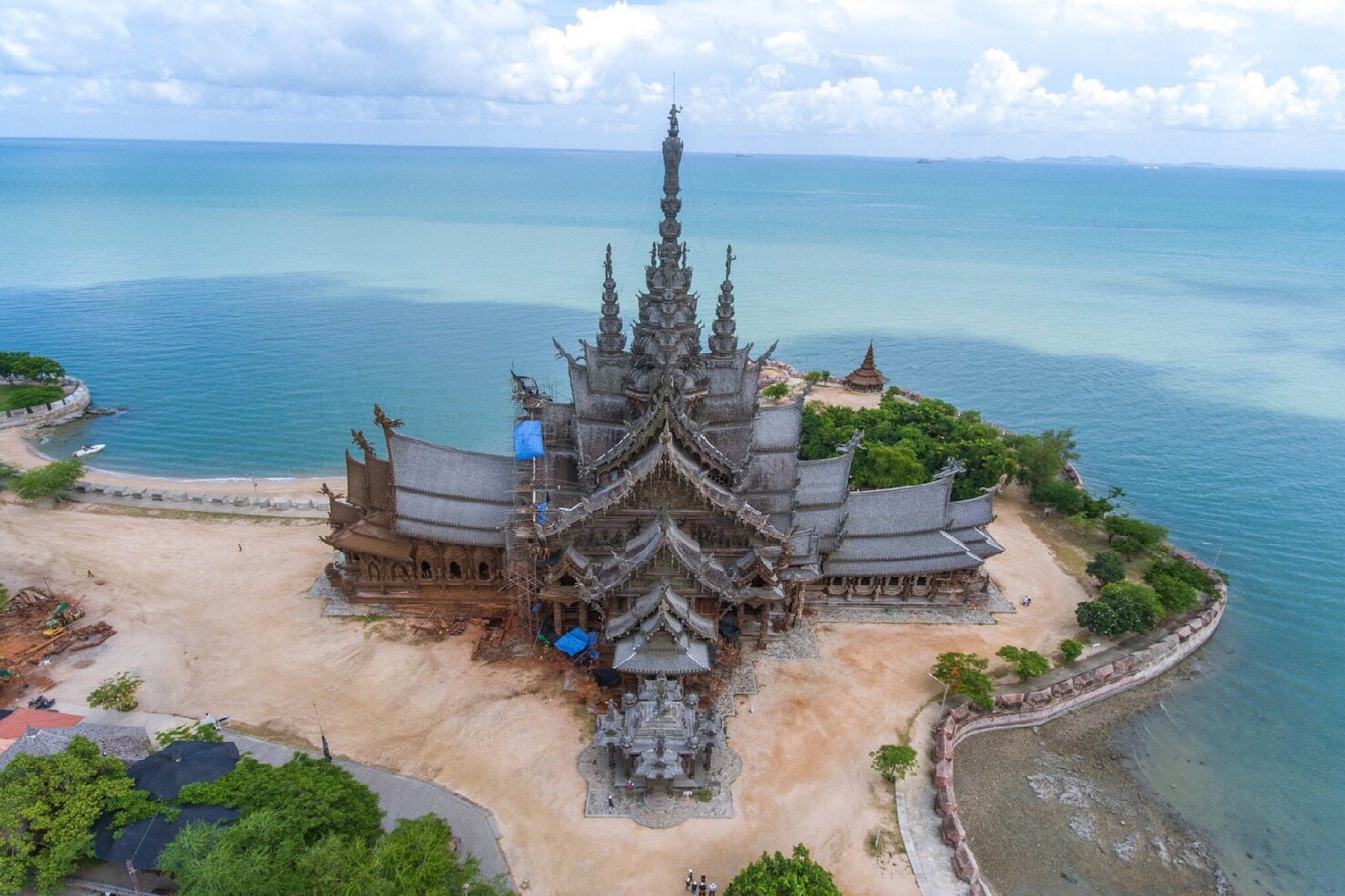 sanctuary of truth tour from bangkok