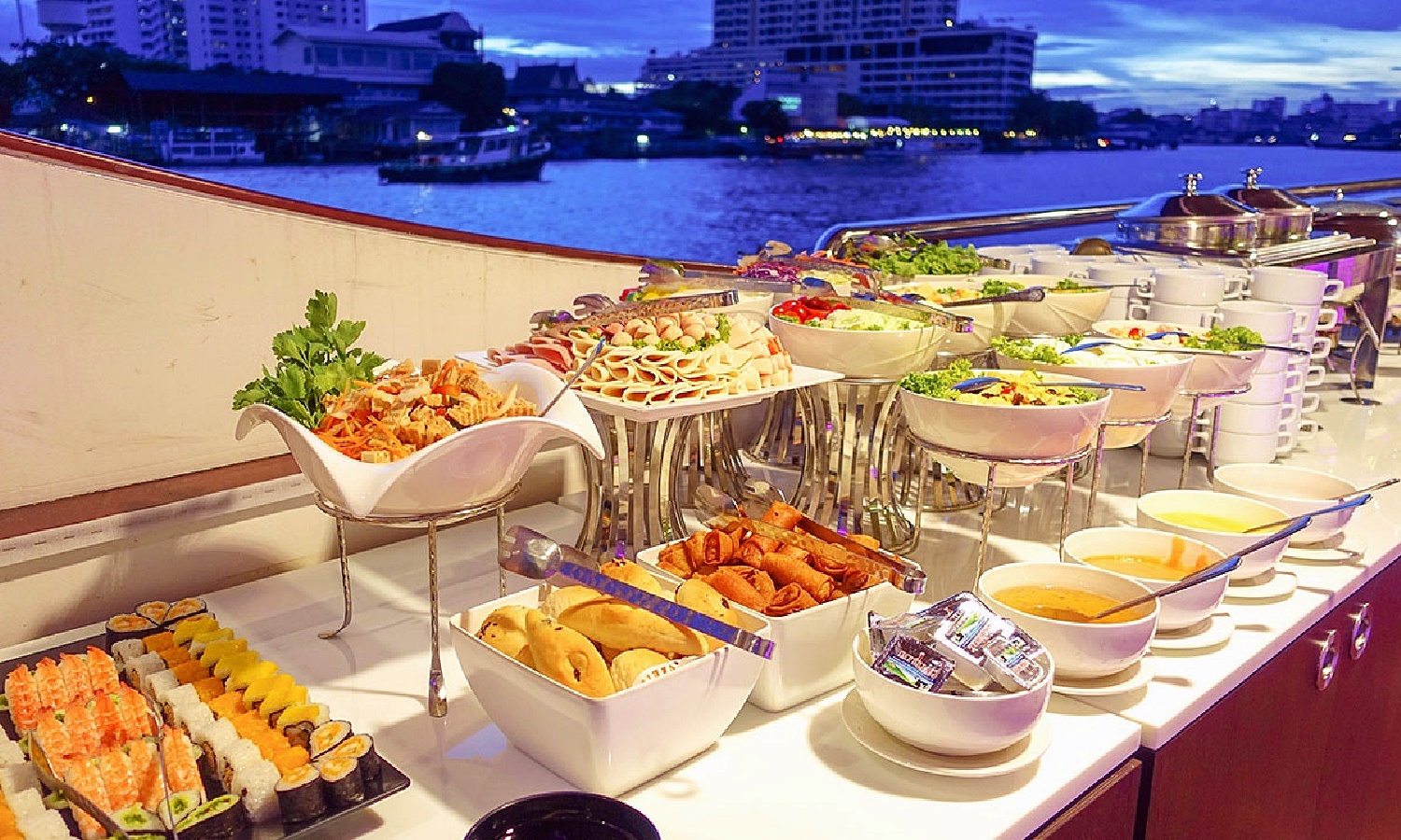 dinner cruise with food