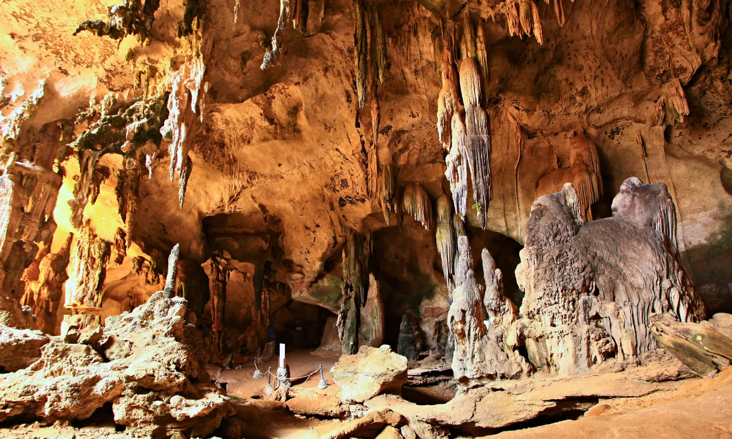 Khao Kanab Nam Cave